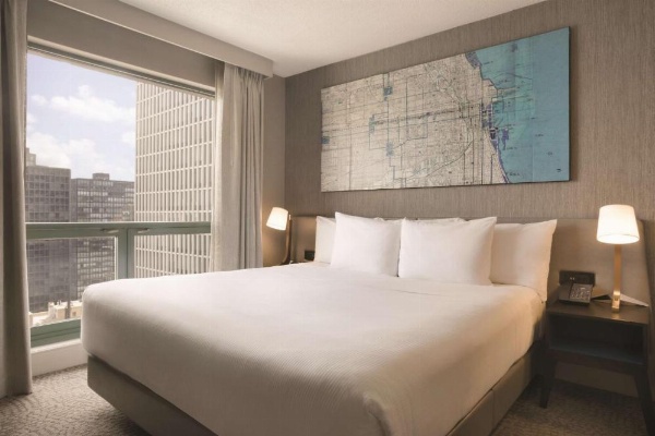 Hilton Chicago/Magnificent Mile Suites image 14