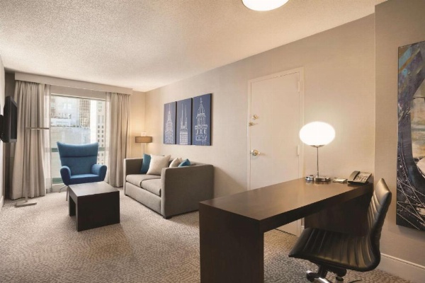 Hilton Chicago/Magnificent Mile Suites image 23