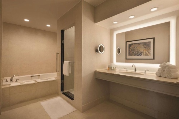 Hilton Chicago/Magnificent Mile Suites image 24
