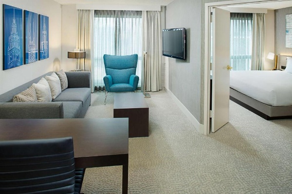 Hilton Chicago/Magnificent Mile Suites image 26