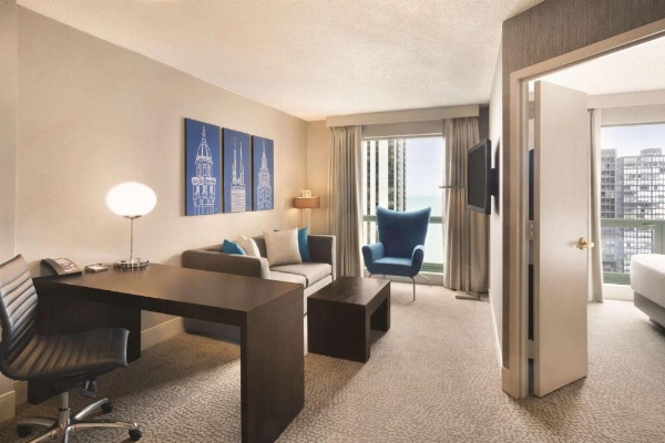 Hilton Chicago/Magnificent Mile Suites image 27